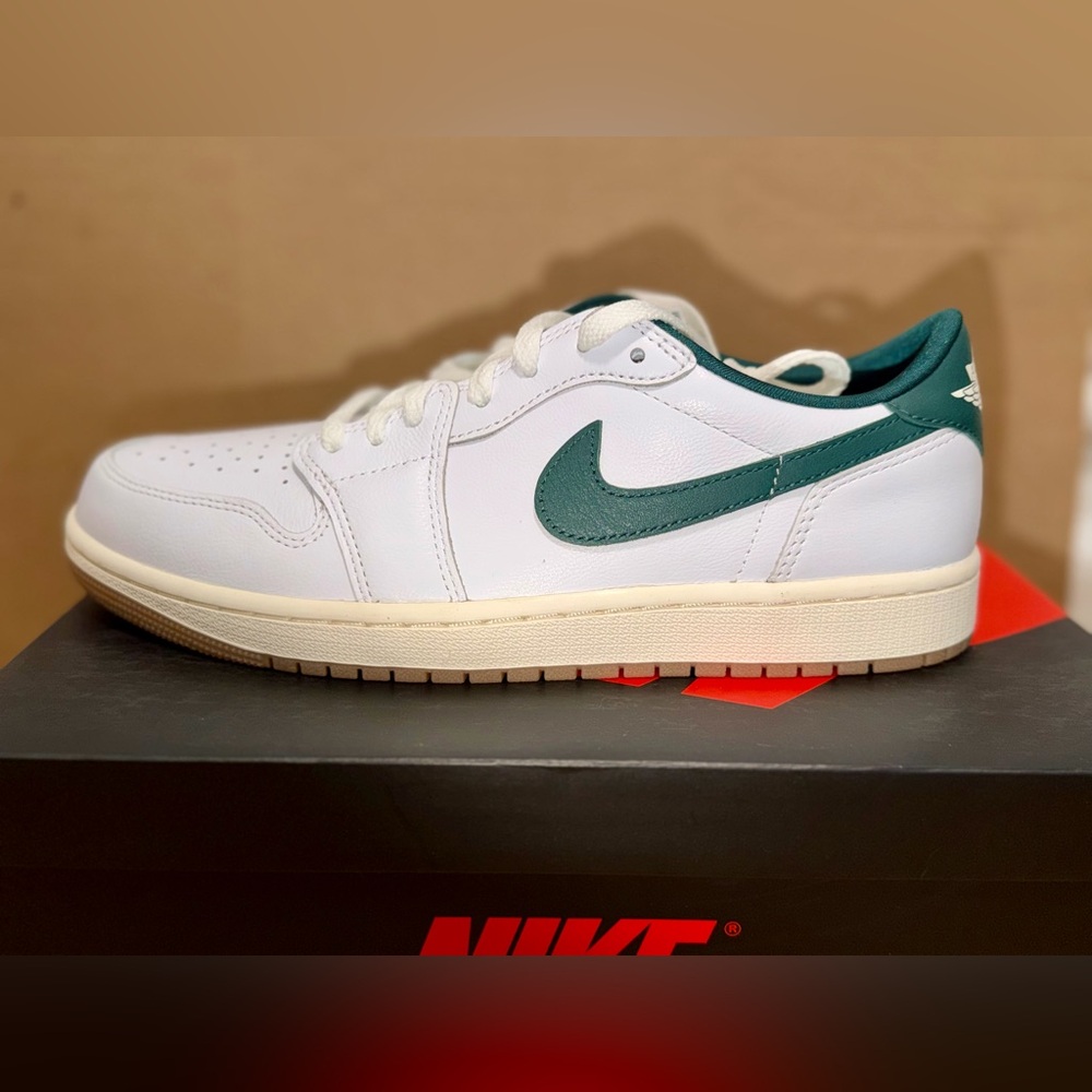 NEW Jordan 1 OG Retro Low White/Green Women’s US 10.5 = Men’s US 9 CZ0775-133